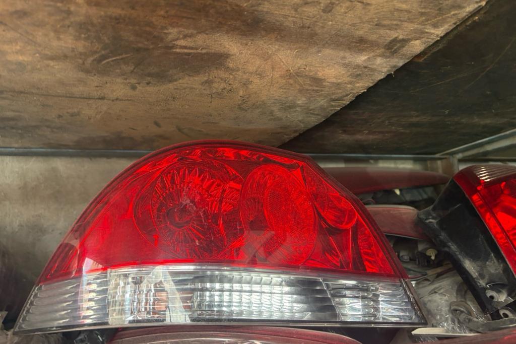 ضوء خلفي ميتسوبيشي لانسر glx 2005 2006 2007 2008
