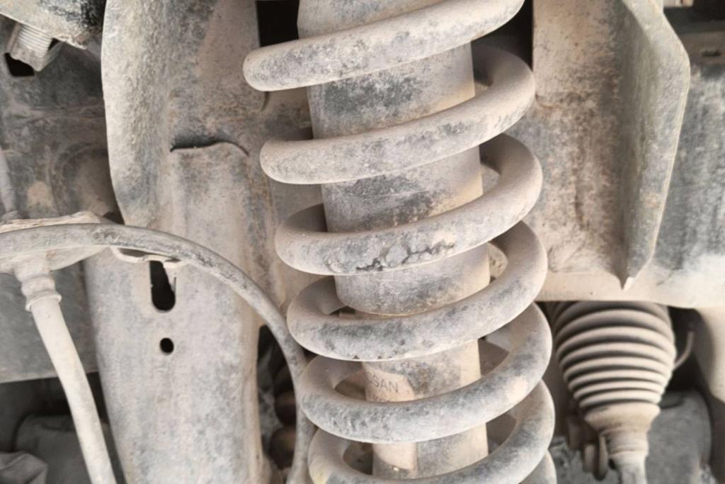  Shock Absorber Nissan Navara