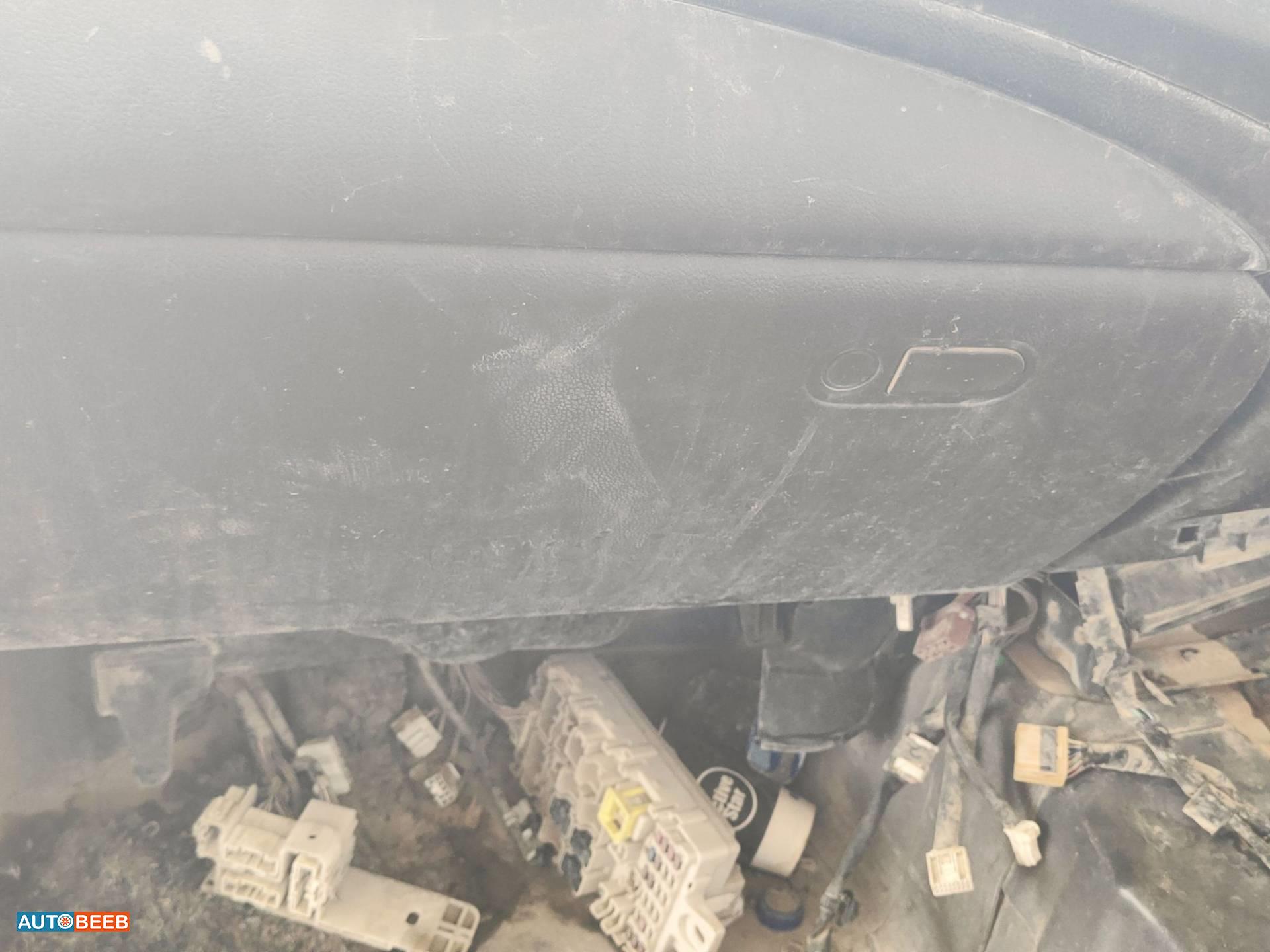 Cabin  Dashboard Mitsubishi L200