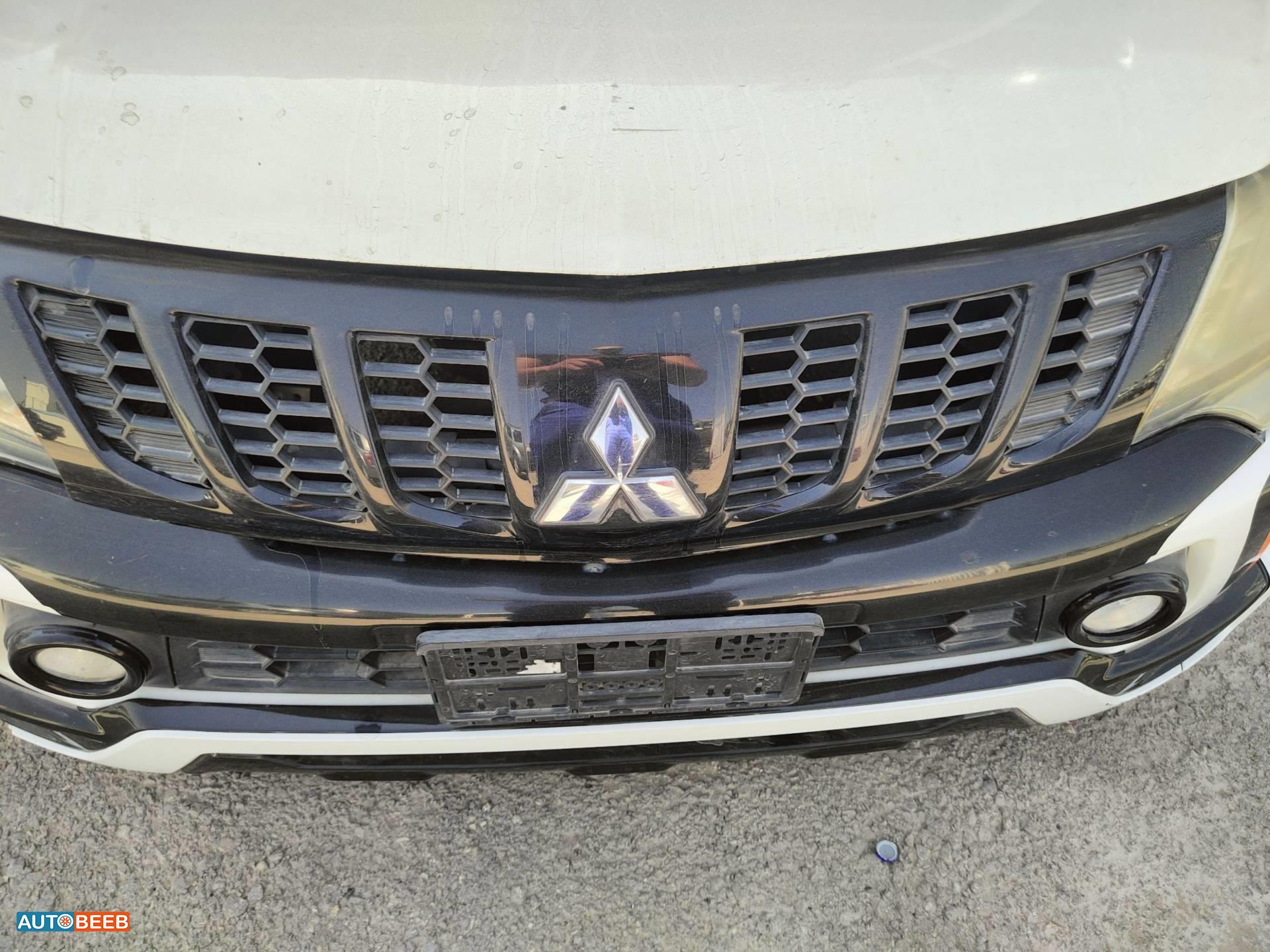 Body  Grilles Mitsubishi L200