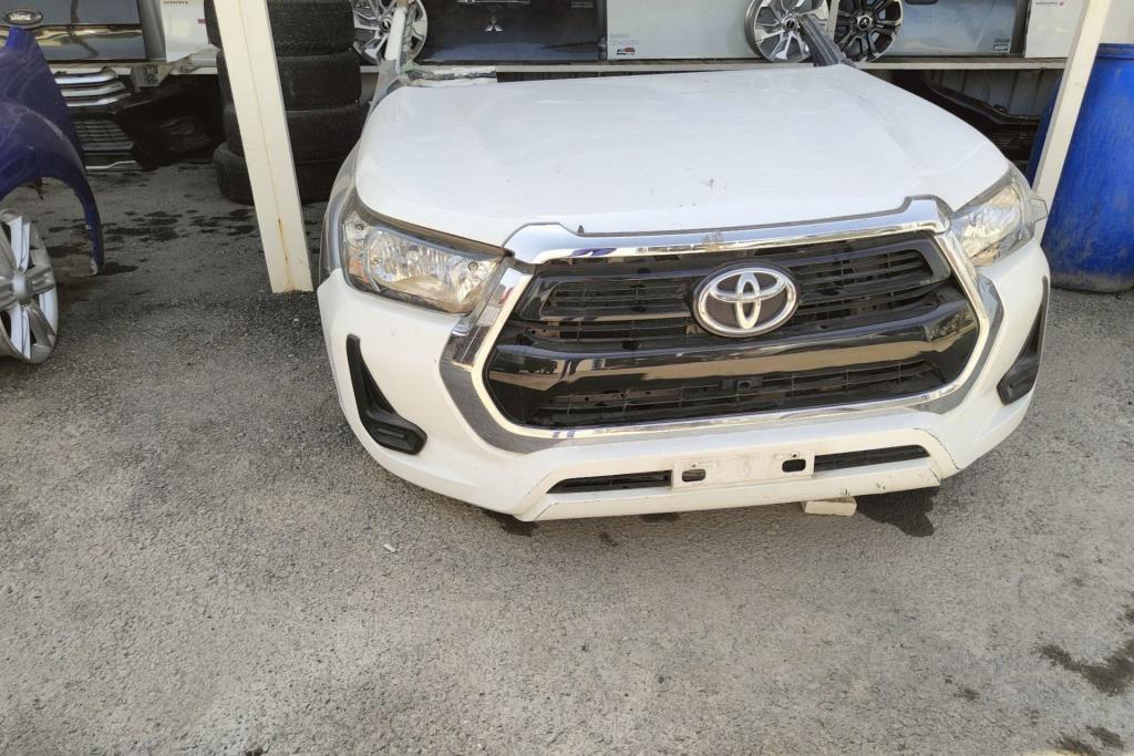 Body  Front clip Toyota Hilux