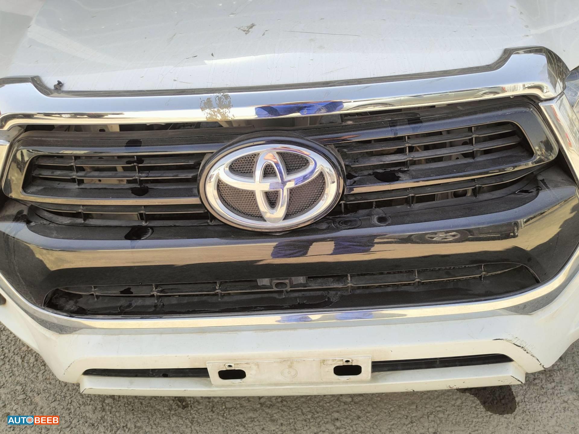 Body  Grilles Toyota Hilux