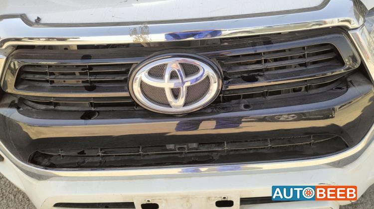 Body  Grilles Toyota Hilux