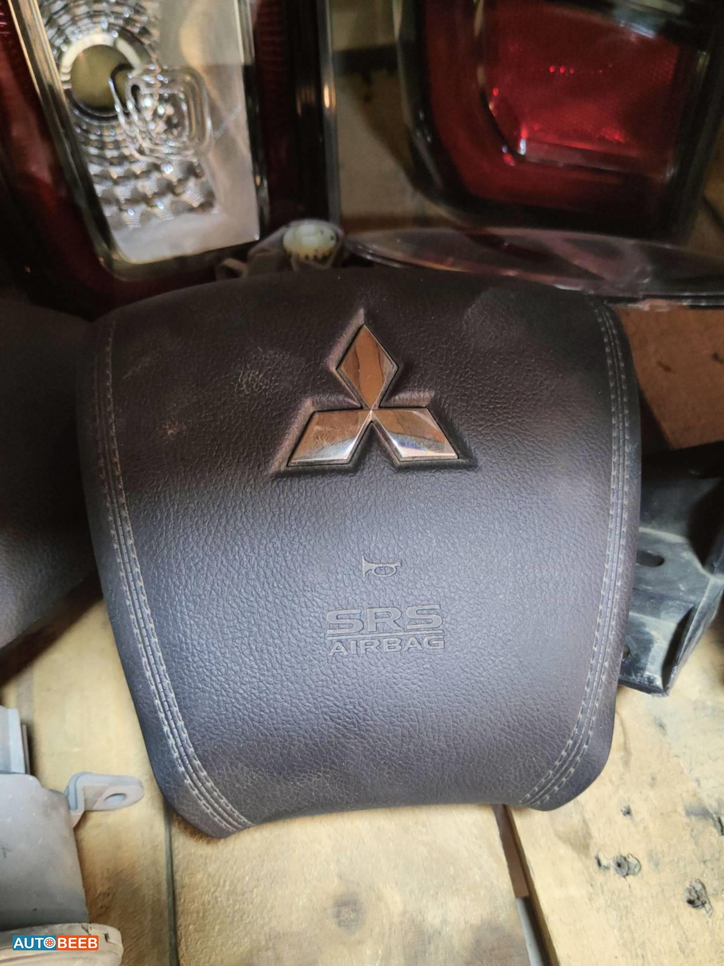 Cabin  Steering Wheel Mitsubishi L200