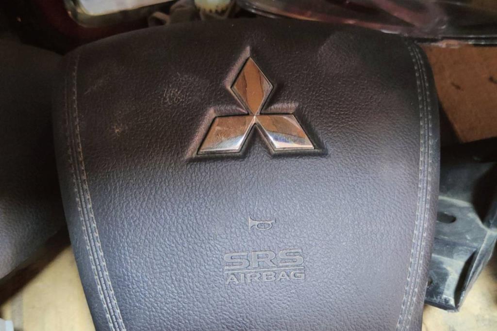 Cabin  Steering Wheel Mitsubishi L200