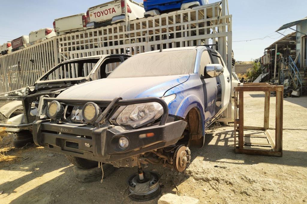 Body  Front clip Mitsubishi L200