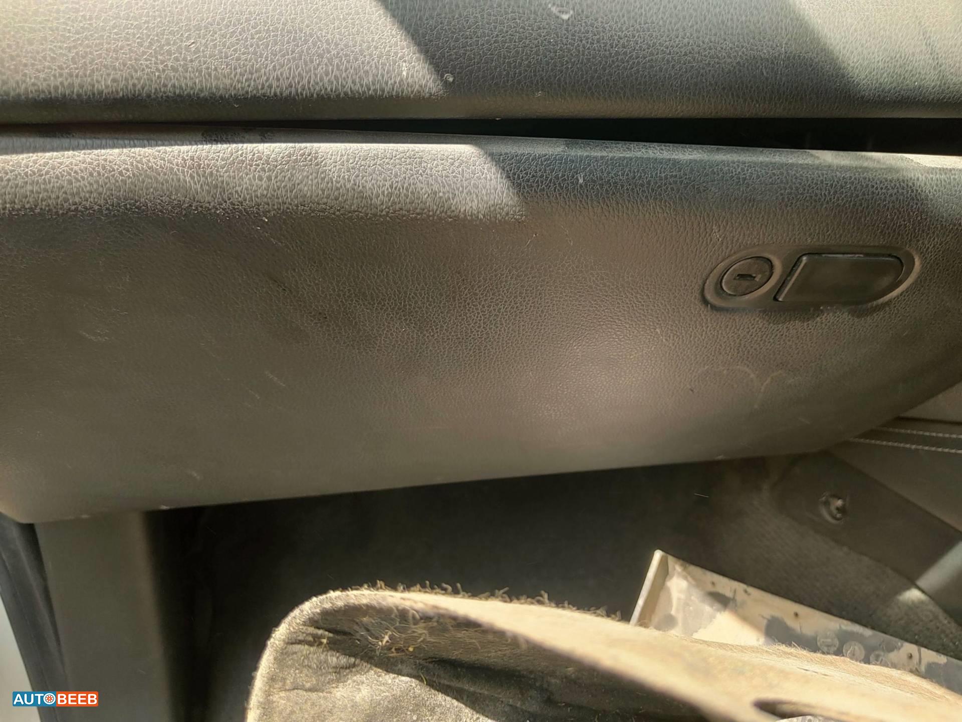 Cabin  Dashboard Mitsubishi L200