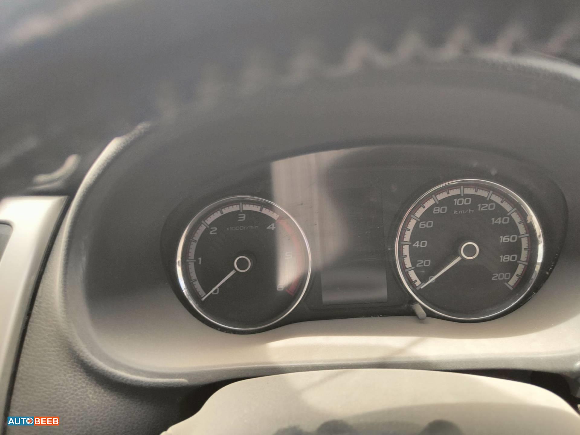Cabin  Dashboard Mitsubishi L200