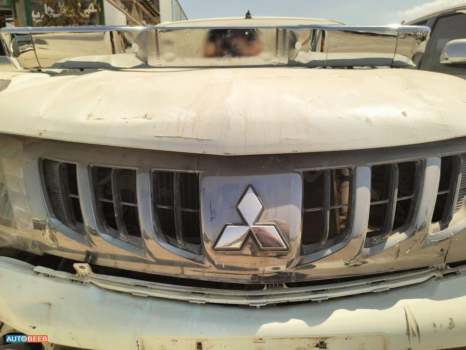Body  Grilles Mitsubishi L200