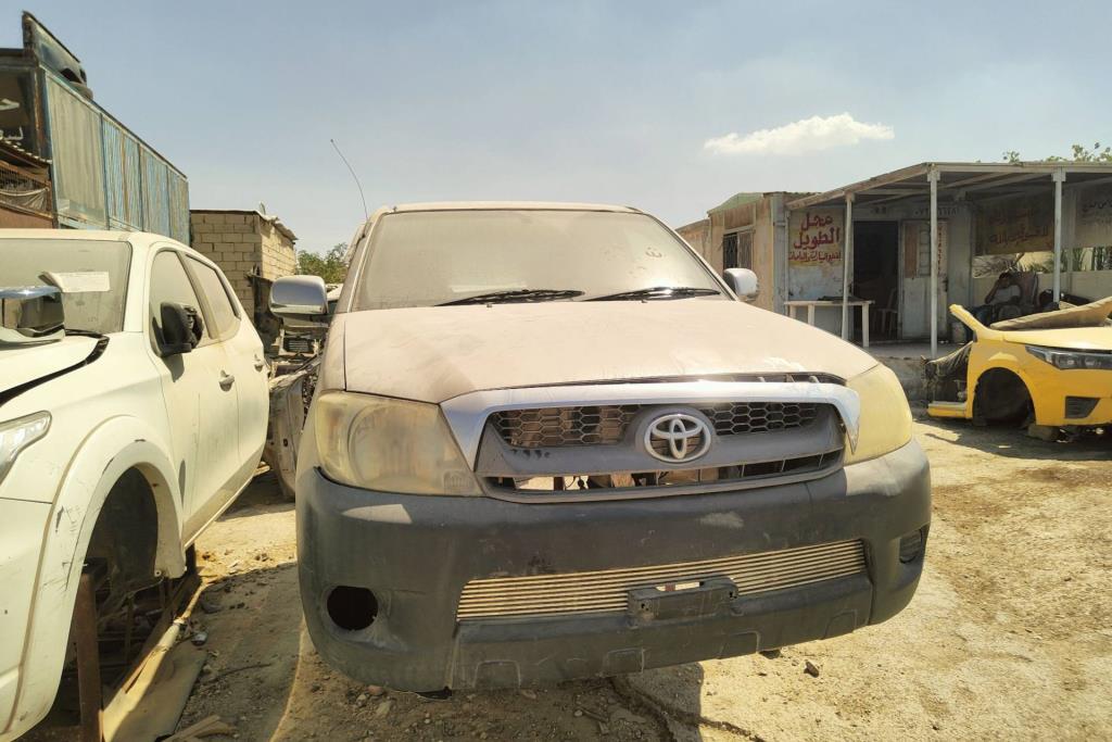 Body  Front clip Toyota Hilux