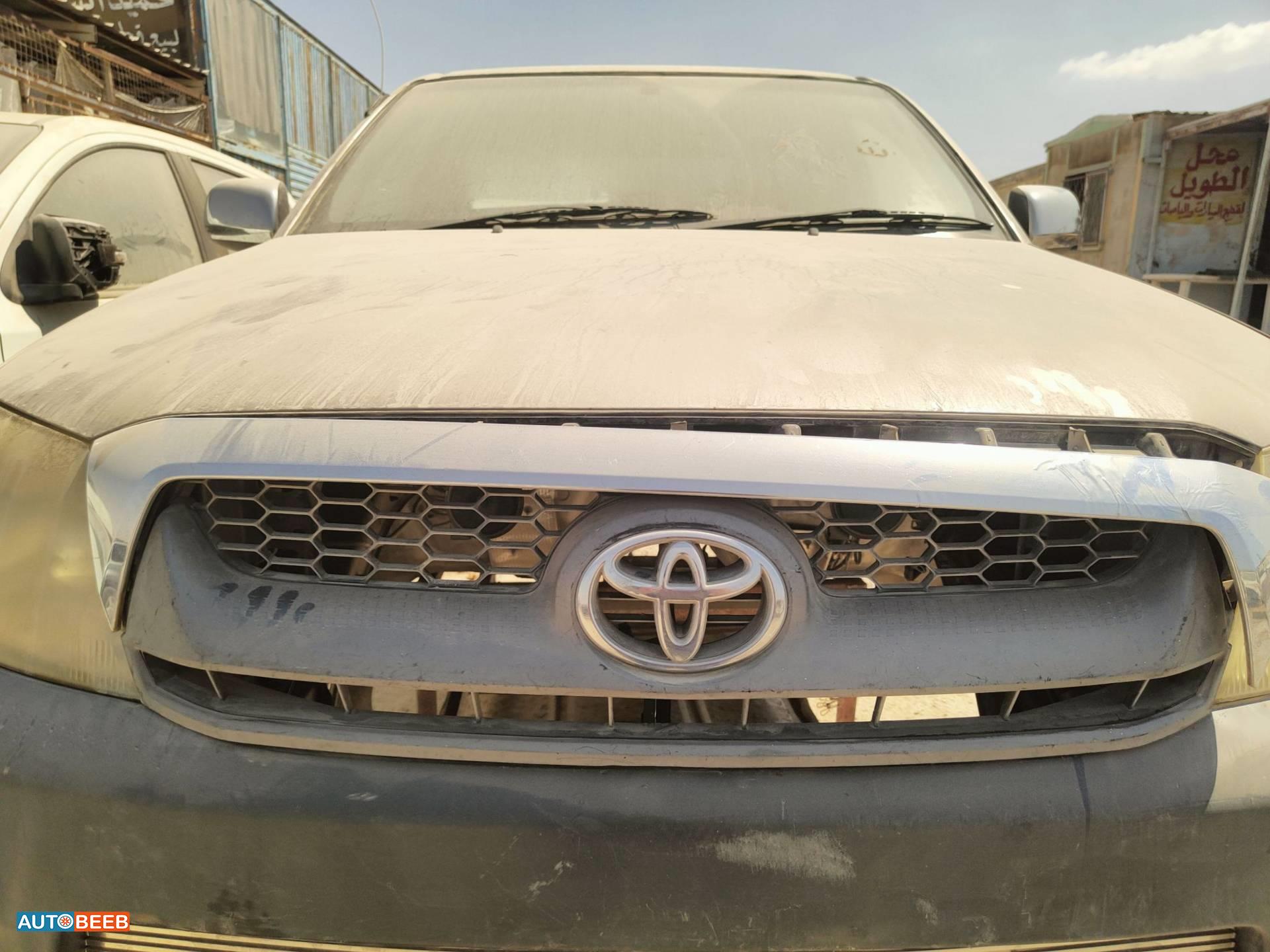 Body  Grilles Toyota Hilux