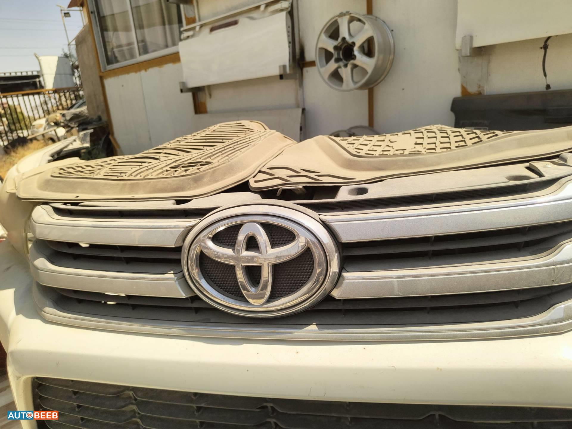 Body  Grilles Toyota Hilux