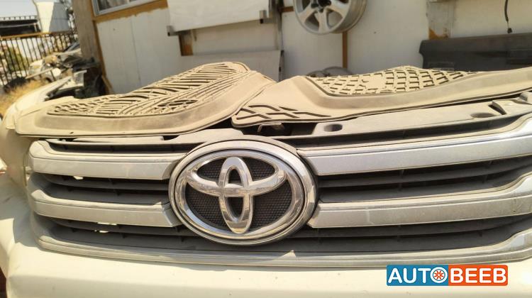 Body  Grilles Toyota Hilux