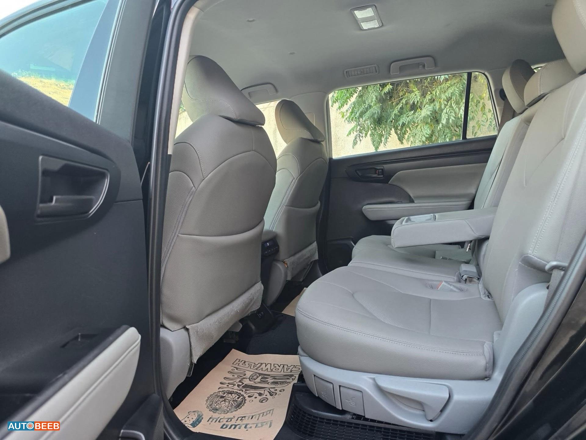 Toyota Highlander 2021