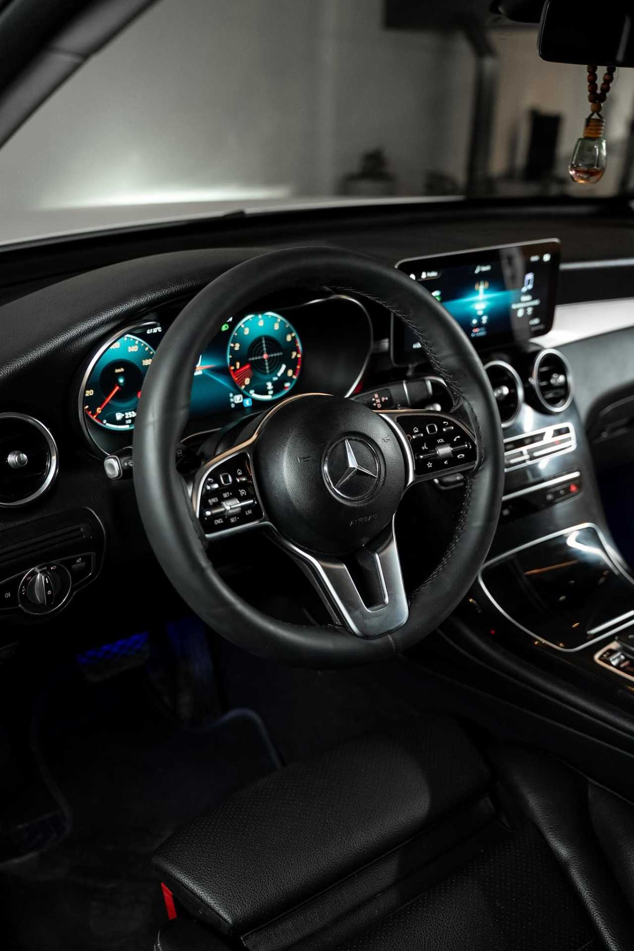Mercedes Benz GLC200 2021