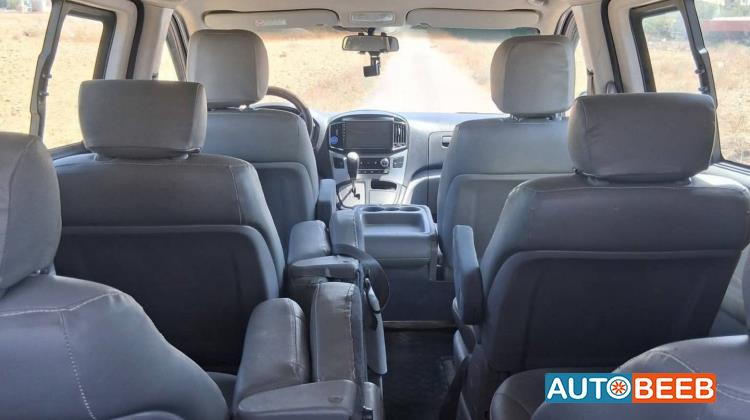 Minibus Hyundai 2015