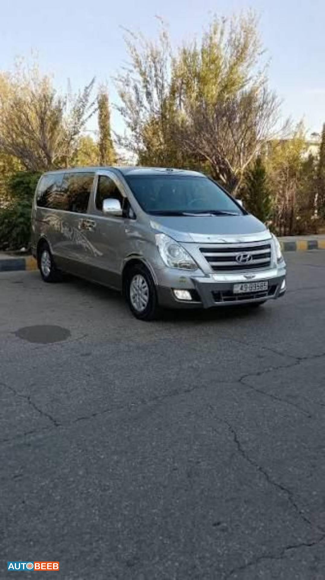 Minibus Hyundai 2015