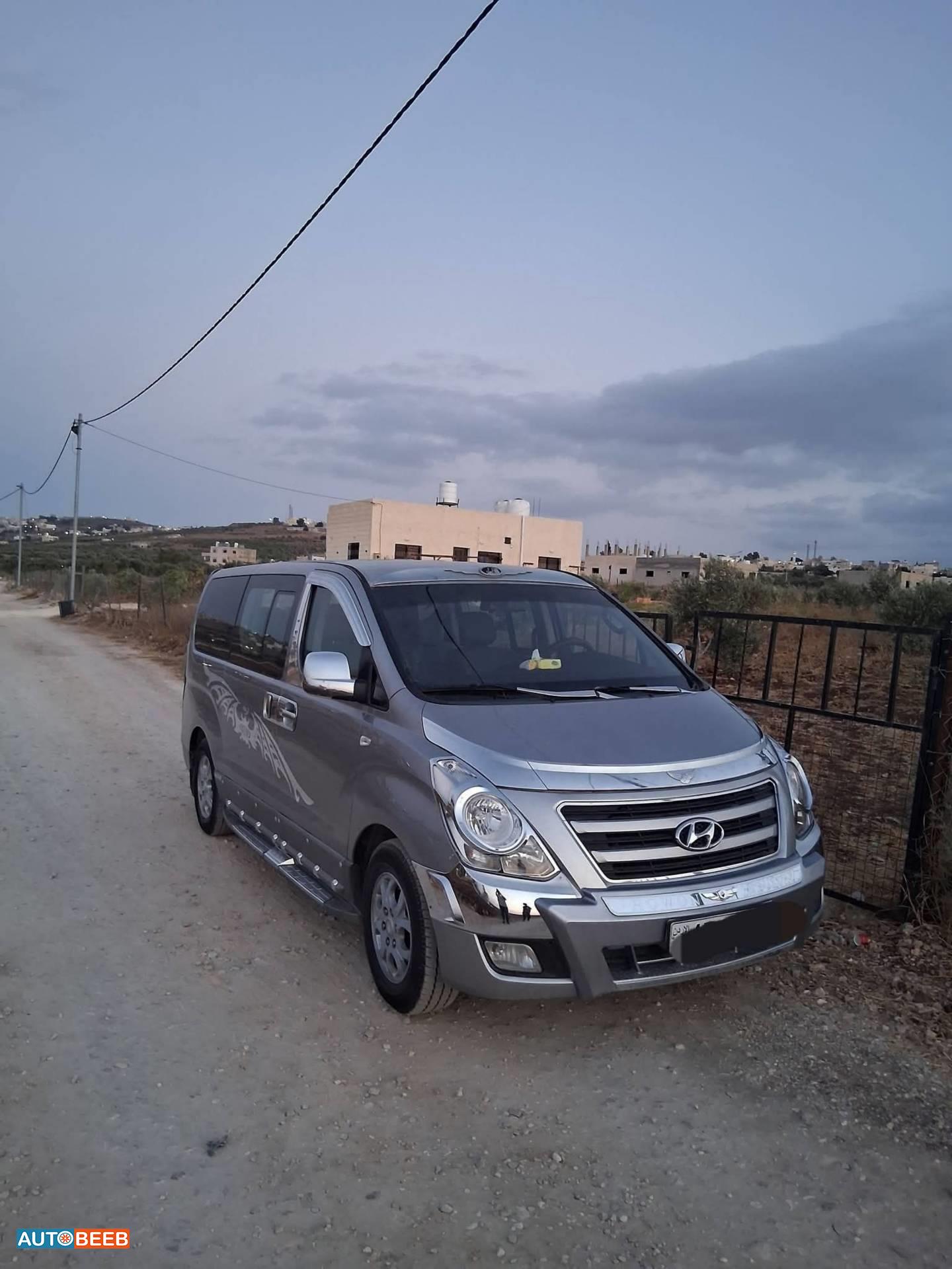 Minibus Hyundai 2015