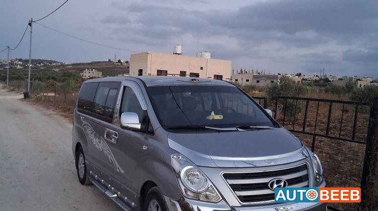 Minibus Hyundai 2015