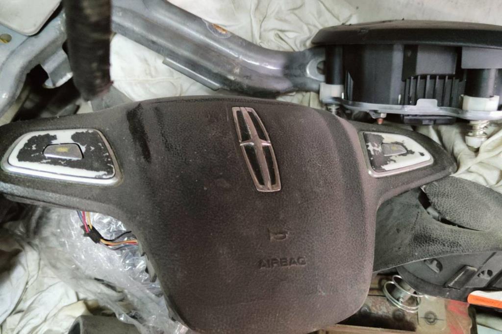 Cabin  Steering Wheel Lincoln MKZ