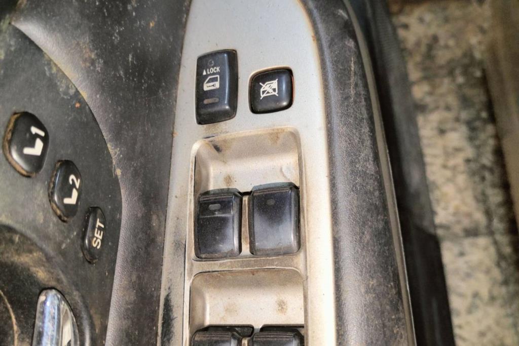 Cabin  Control buttons Lexus RX400