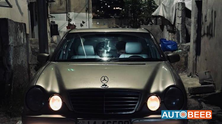 مرسيدس بنز E200 2001
