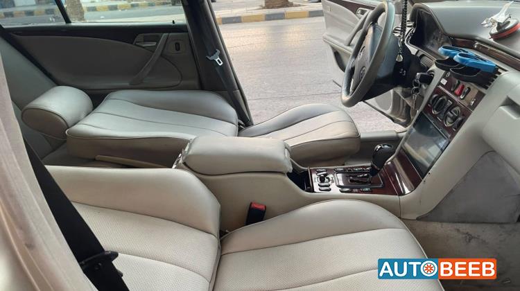 مرسيدس بنز E200 2001