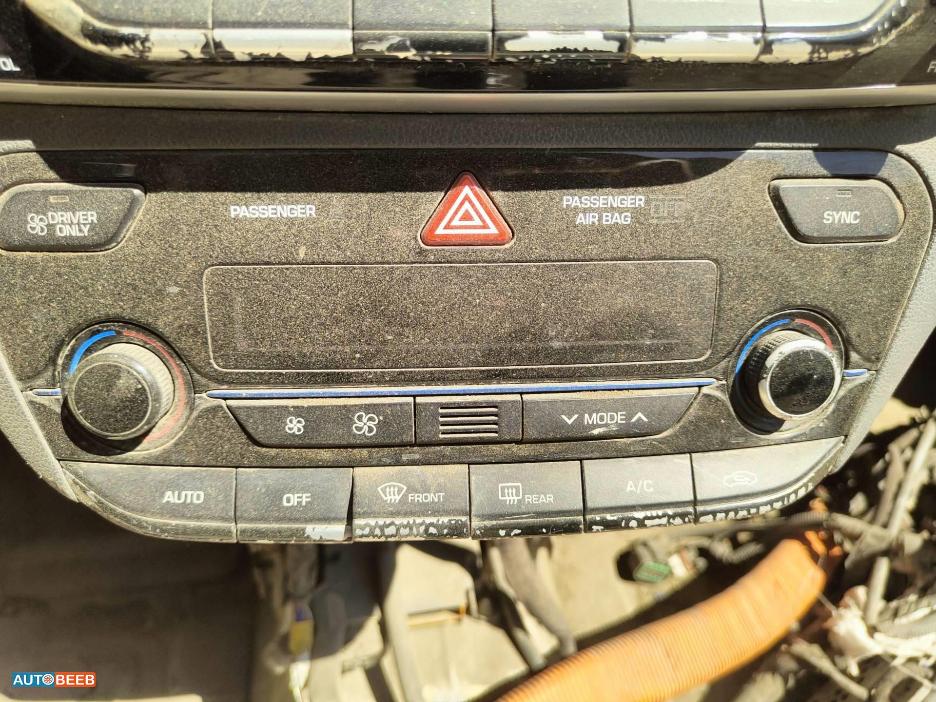 Cabin  Dashboard Hyundai Ioniq