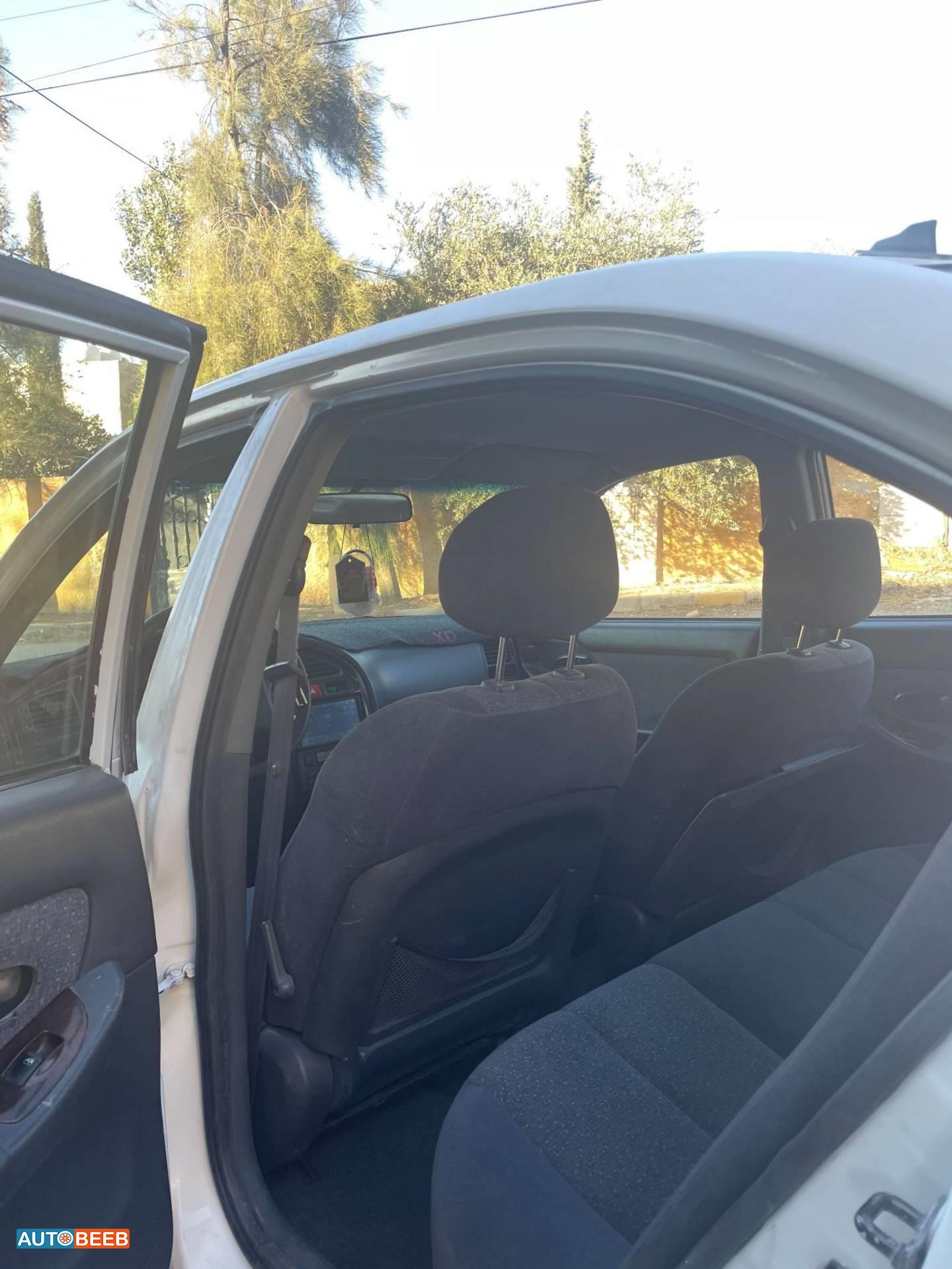 Hyundai  2001