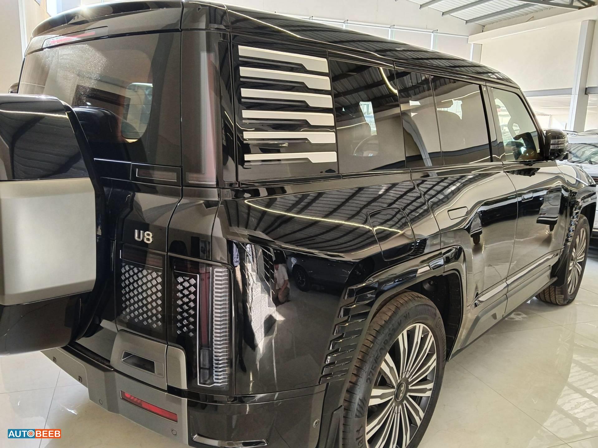 BYD Yangwang U8 2025