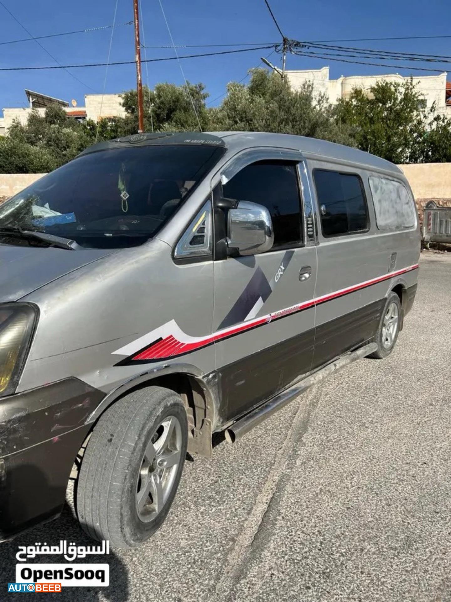 Minibus Hyundai 2006
