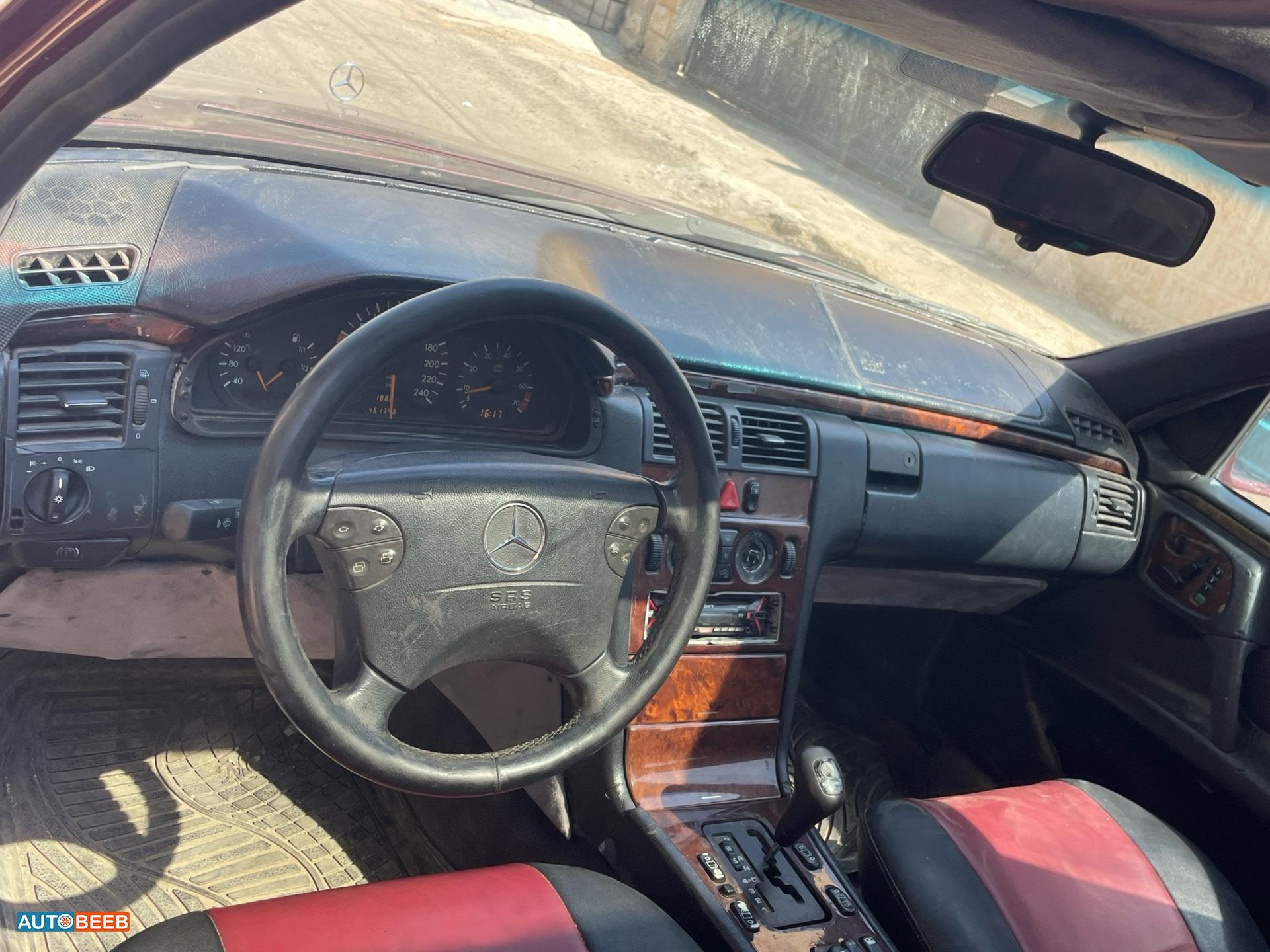 مرسيدس بنز E200 1996