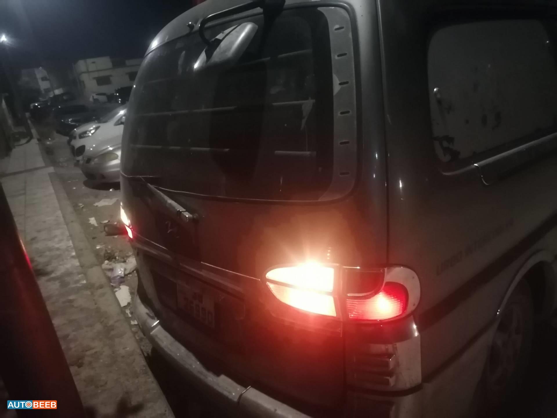 ميني باص هيونداي 2001