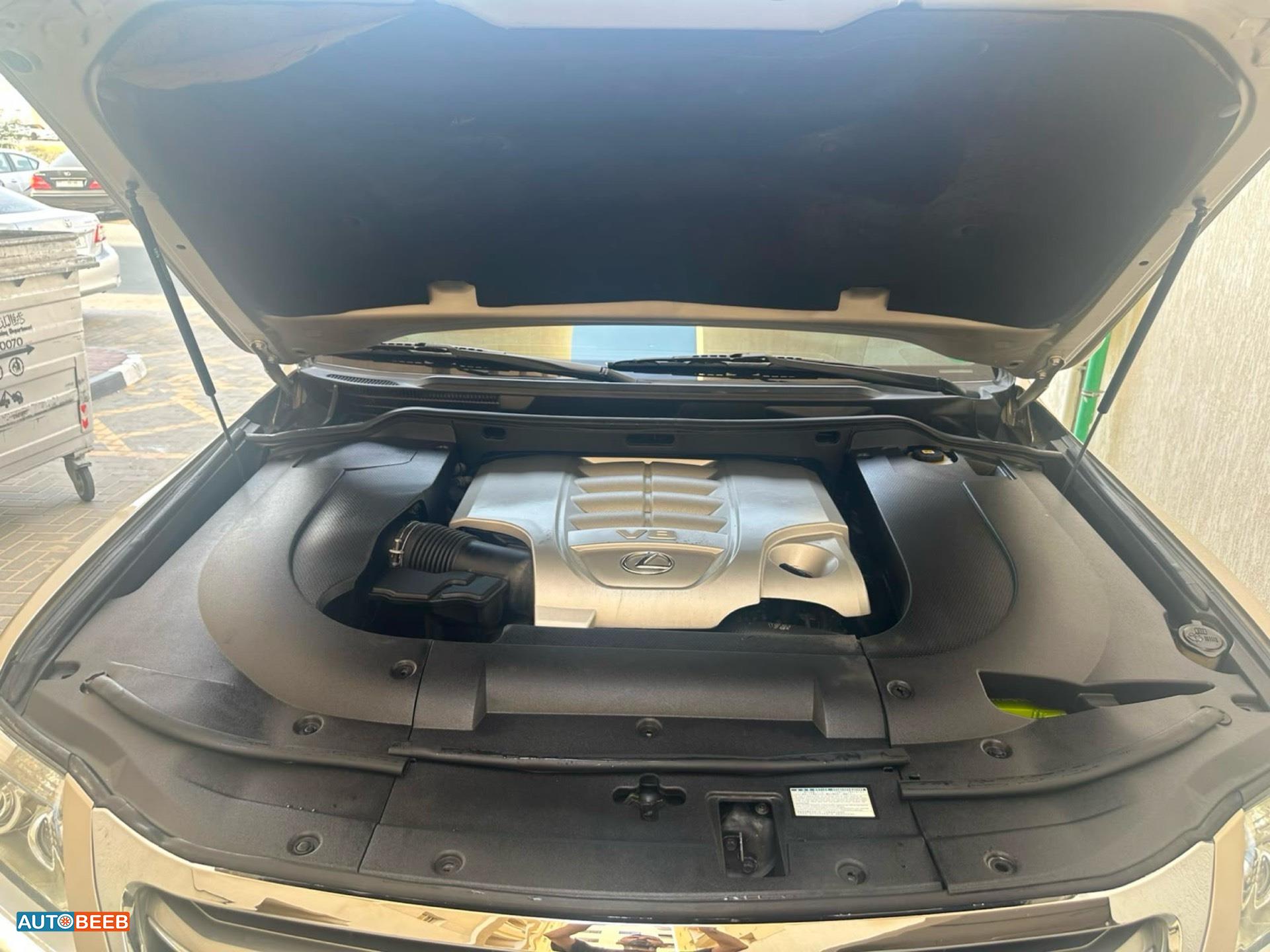 Lexus LX570 2013