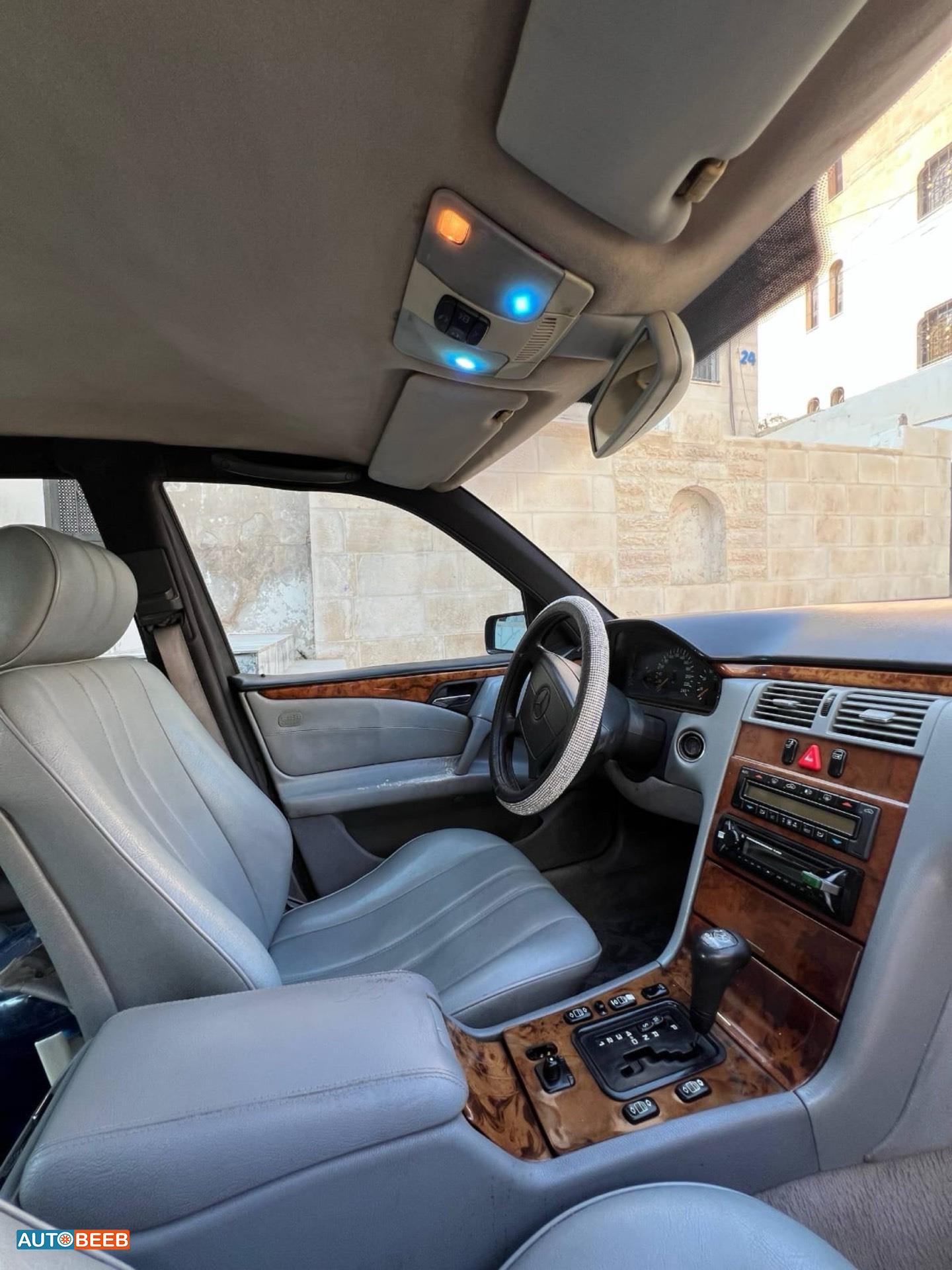 مرسيدس بنز E200 2004