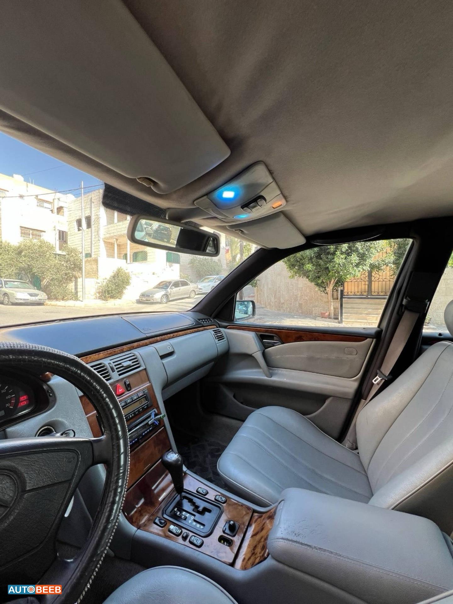 مرسيدس بنز E200 2004