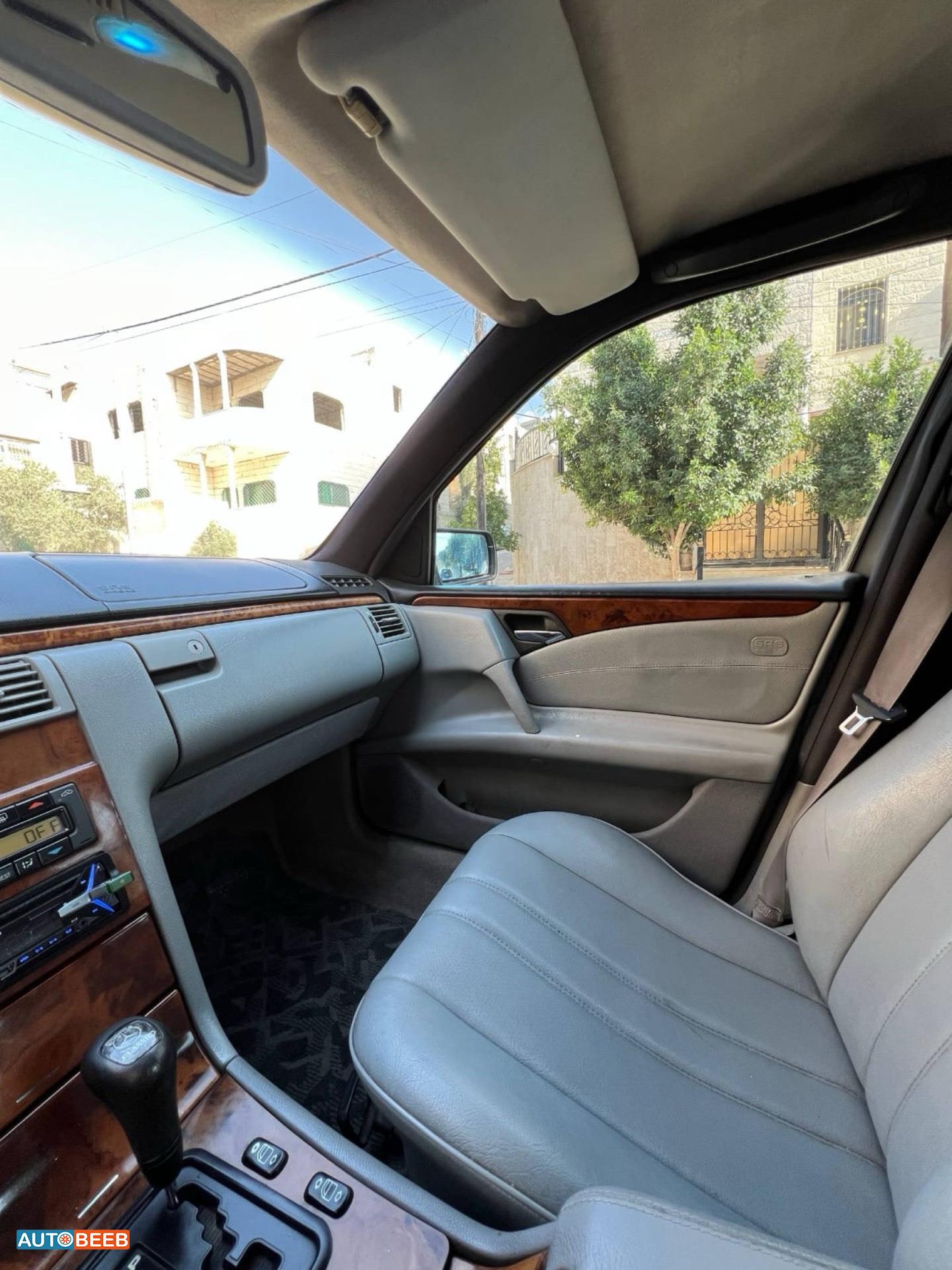 مرسيدس بنز E200 2004