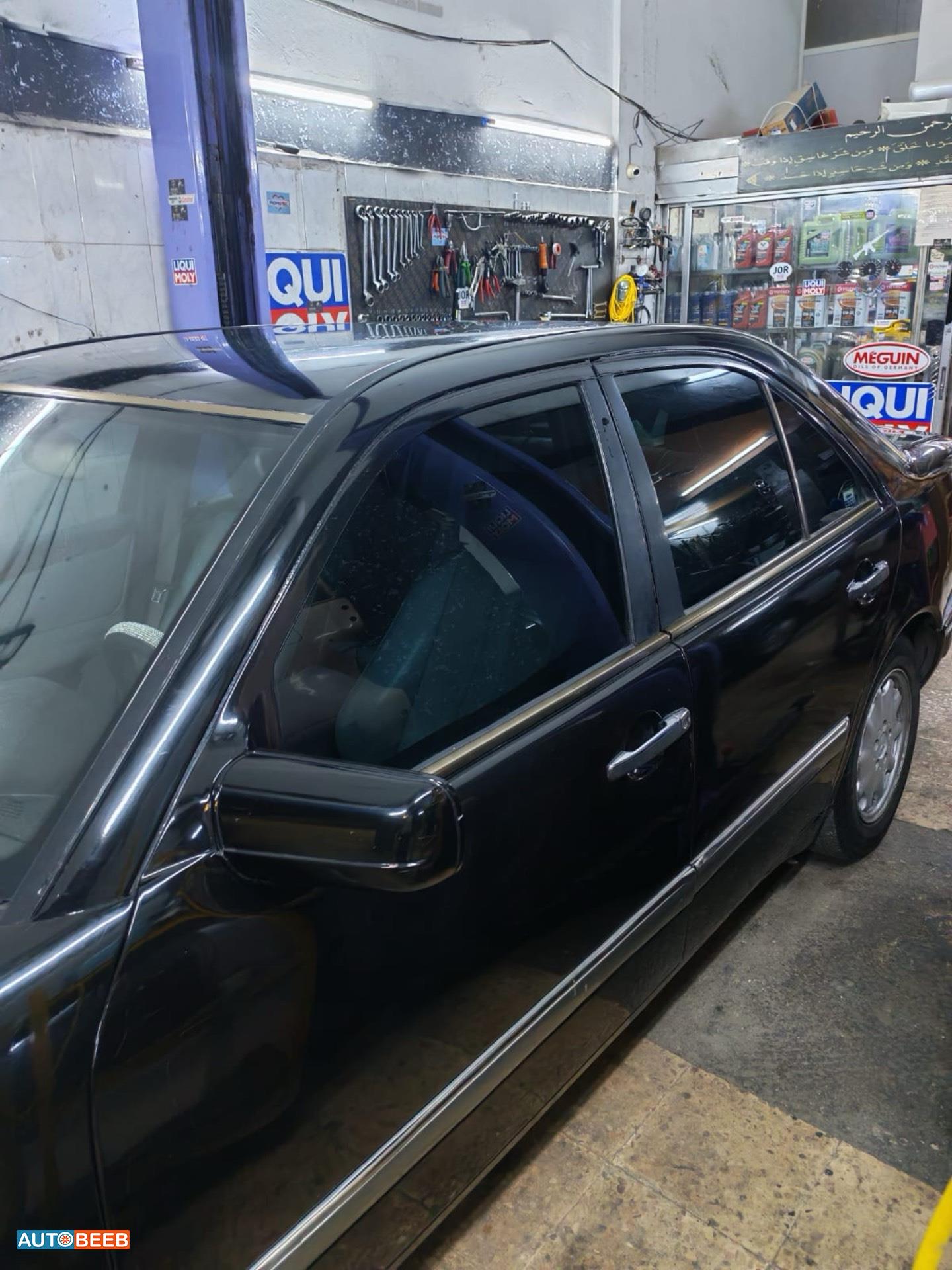 مرسيدس بنز E200 2004
