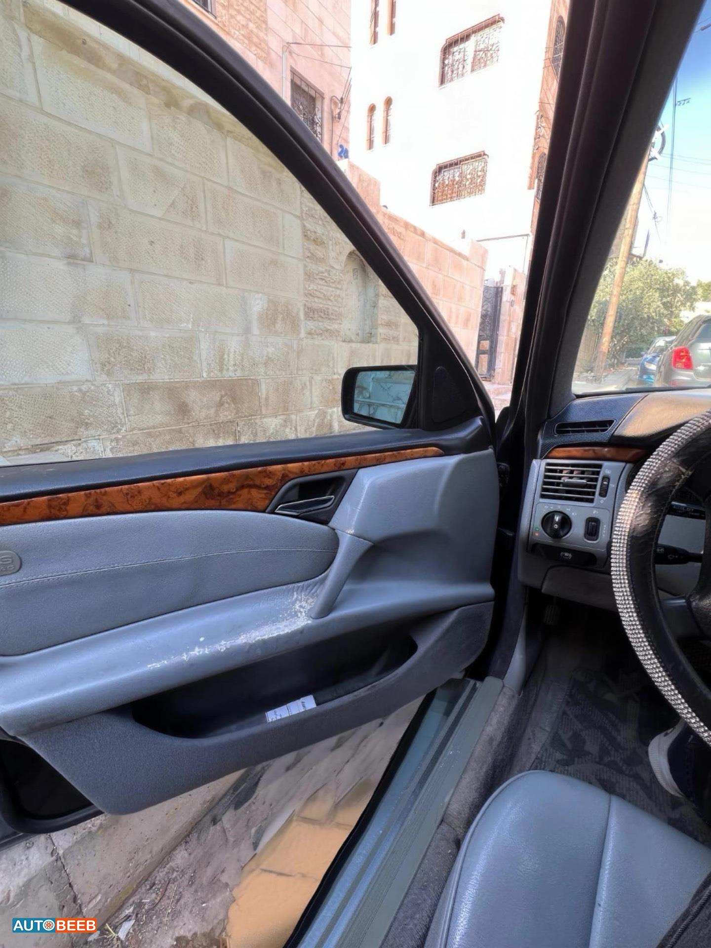 مرسيدس بنز E200 2004