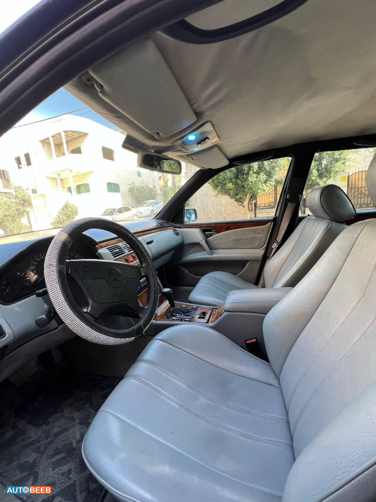 مرسيدس بنز E200 2004
