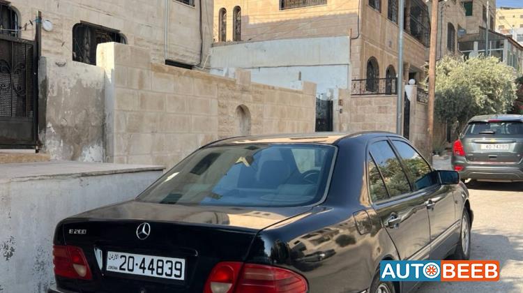 مرسيدس بنز E200 2004