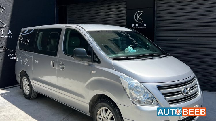 Minibus Hyundai 2016
