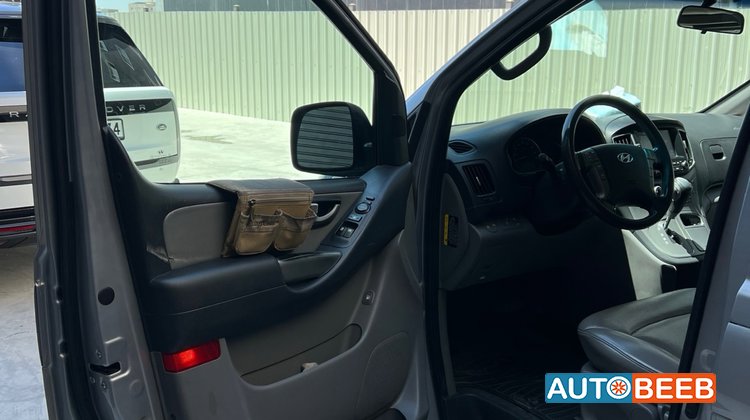 Minibus Hyundai 2016