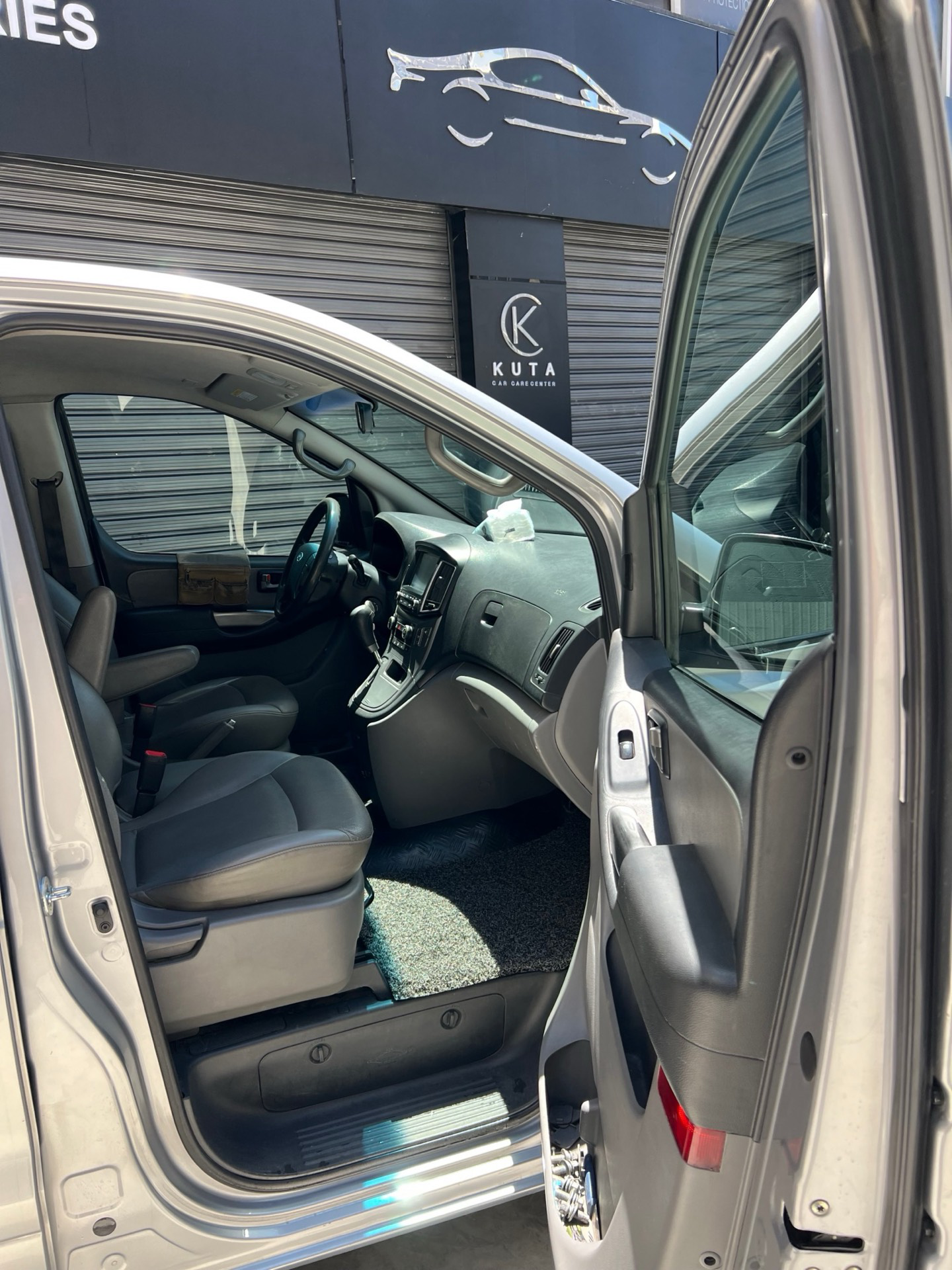 Minibus Hyundai 2016