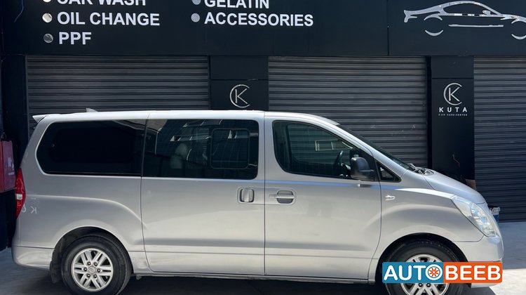 Minibus Hyundai 2016