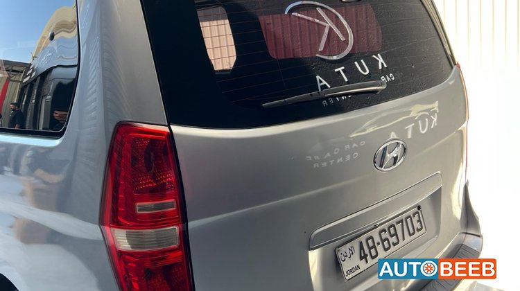 Minibus Hyundai 2016