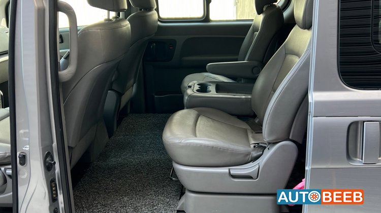 Minibus Hyundai 2016