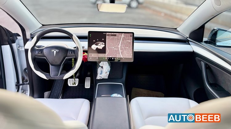 Tesla Y 2023