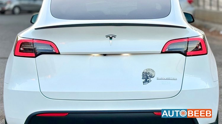 Tesla Y 2023