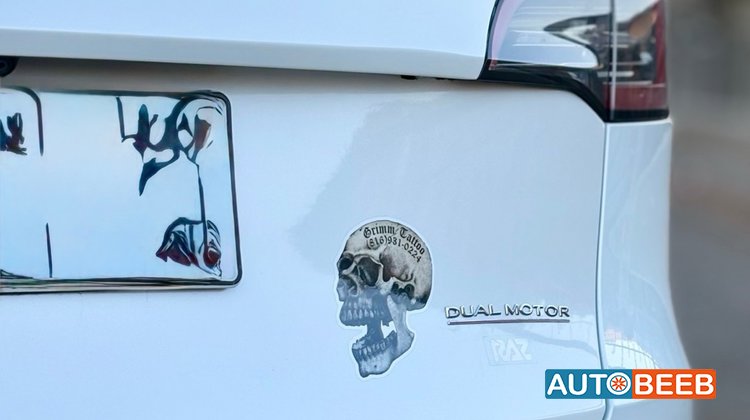Tesla Y 2023
